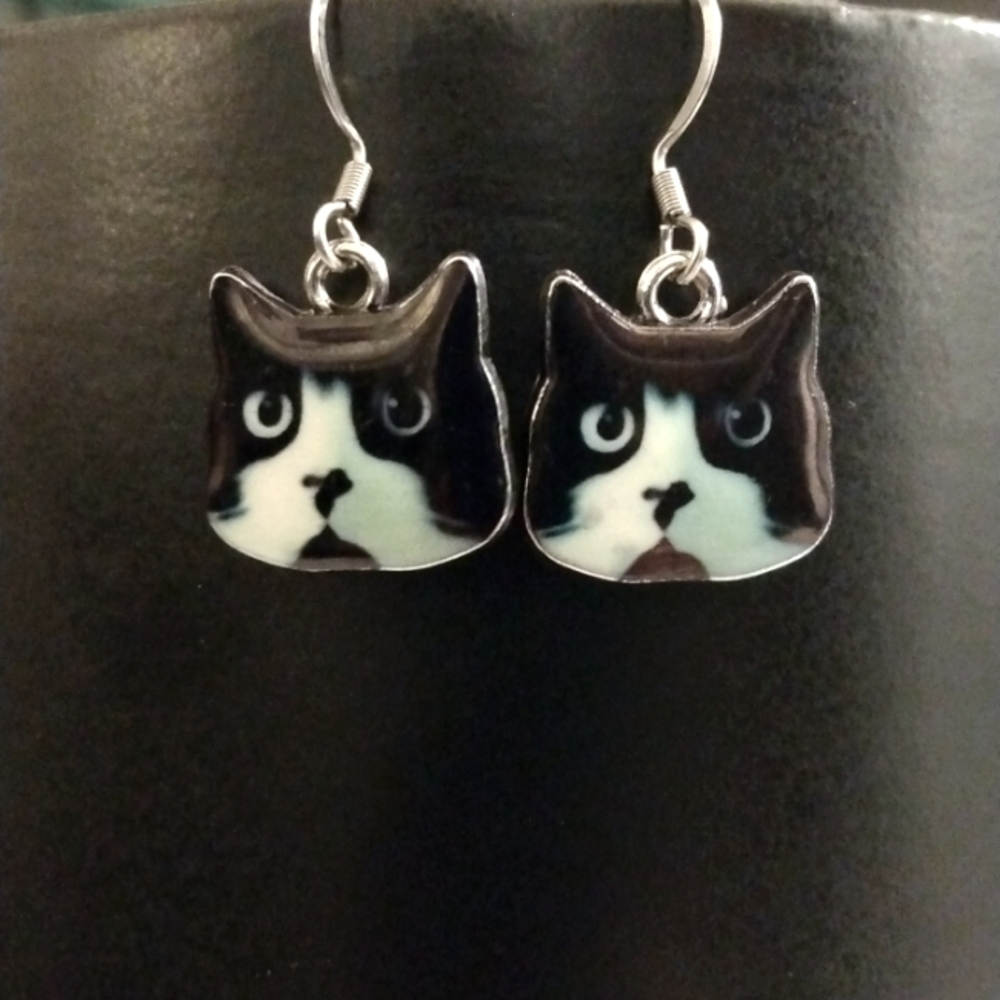 Tuxedo Kitty Head Earrings
